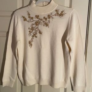 Draper’s & Damon’s pullover sweater, size PS 30% wool front embroidery flowers